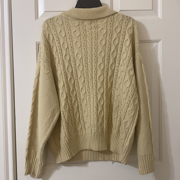NWOT oversized slouchy cream (more yellow than white) v neck collar sweater - L - Picture 4 of 4